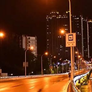 现代诗：路灯