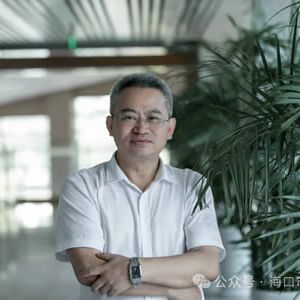 陈波来诗集《入海口诗札》由南方出版社出版发行