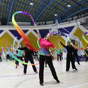 家长扎堆“学艺” 青年夜校点亮生活