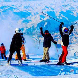 中国诗歌春晚历届形象大使诗赞中国雪都阿勒泰