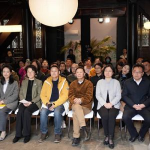 杨克：一盏诗灯，照见来路与前程
