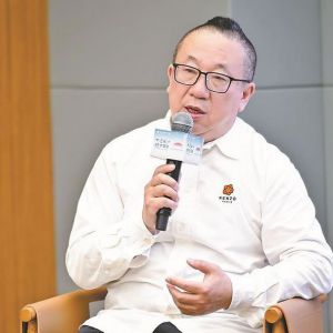 王山：诗歌要走在AI的前面