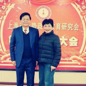 诗心灼灼照其华 ——《 晶石之韵》序