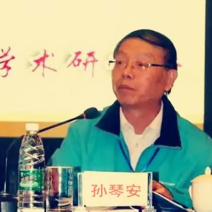 让心与时光倾诉  ——《那年春天》序