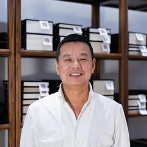 布加勒斯特国际诗歌节｜五问诗人 杨克（双语）