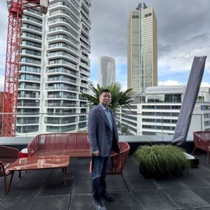 杨克在法兰克福作“我与德国的诗歌情缘”的发言